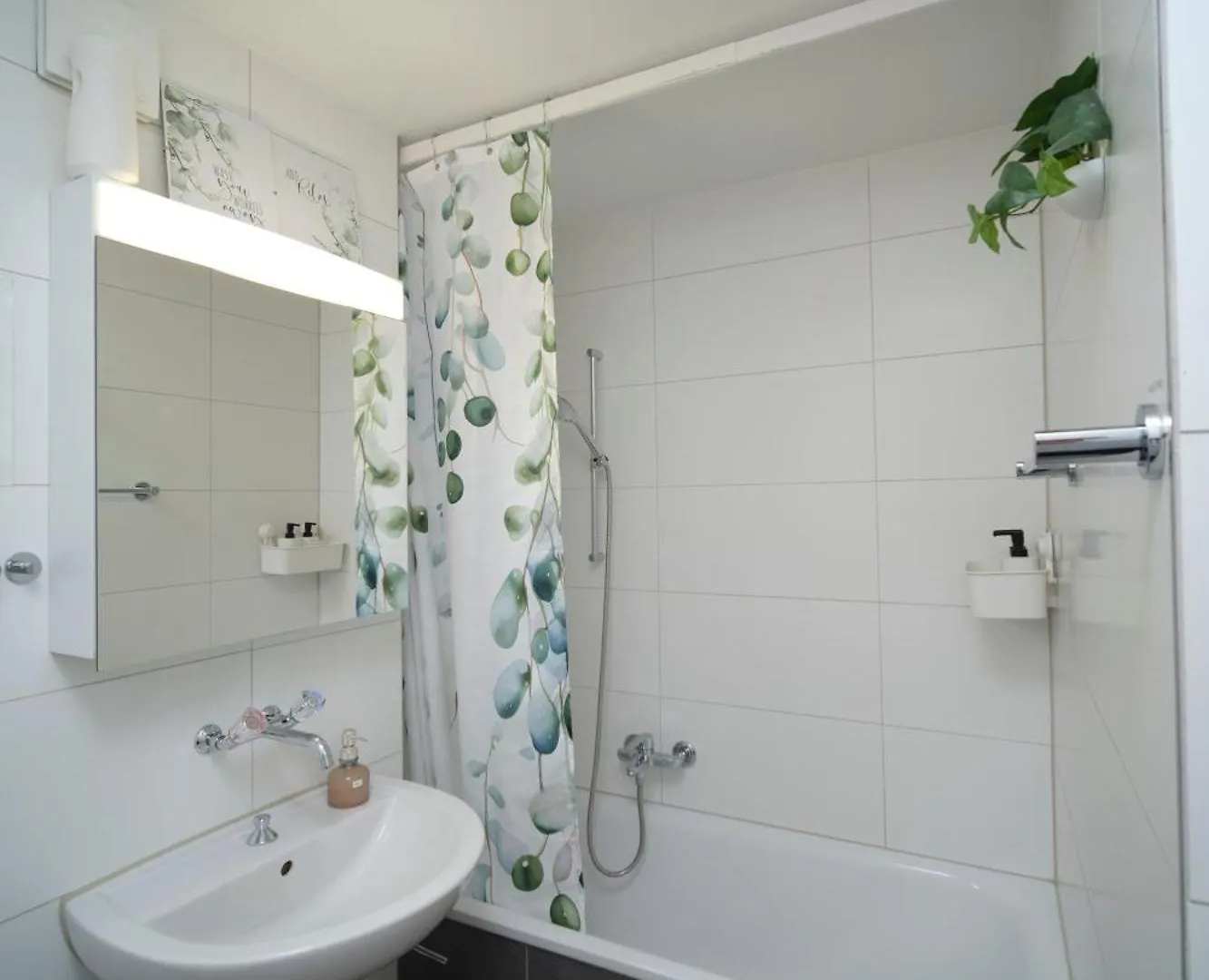 Doppelzimmer In Der Naehe Des Flusses Und Stadions Basel 0*,  Switzerland